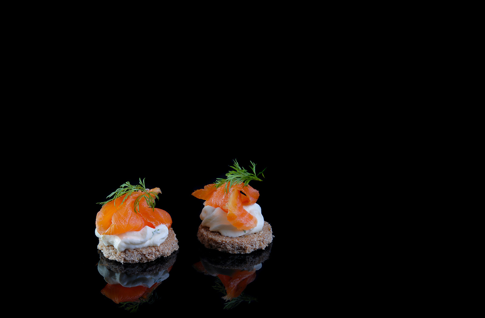 Ryebread with smoked salmon